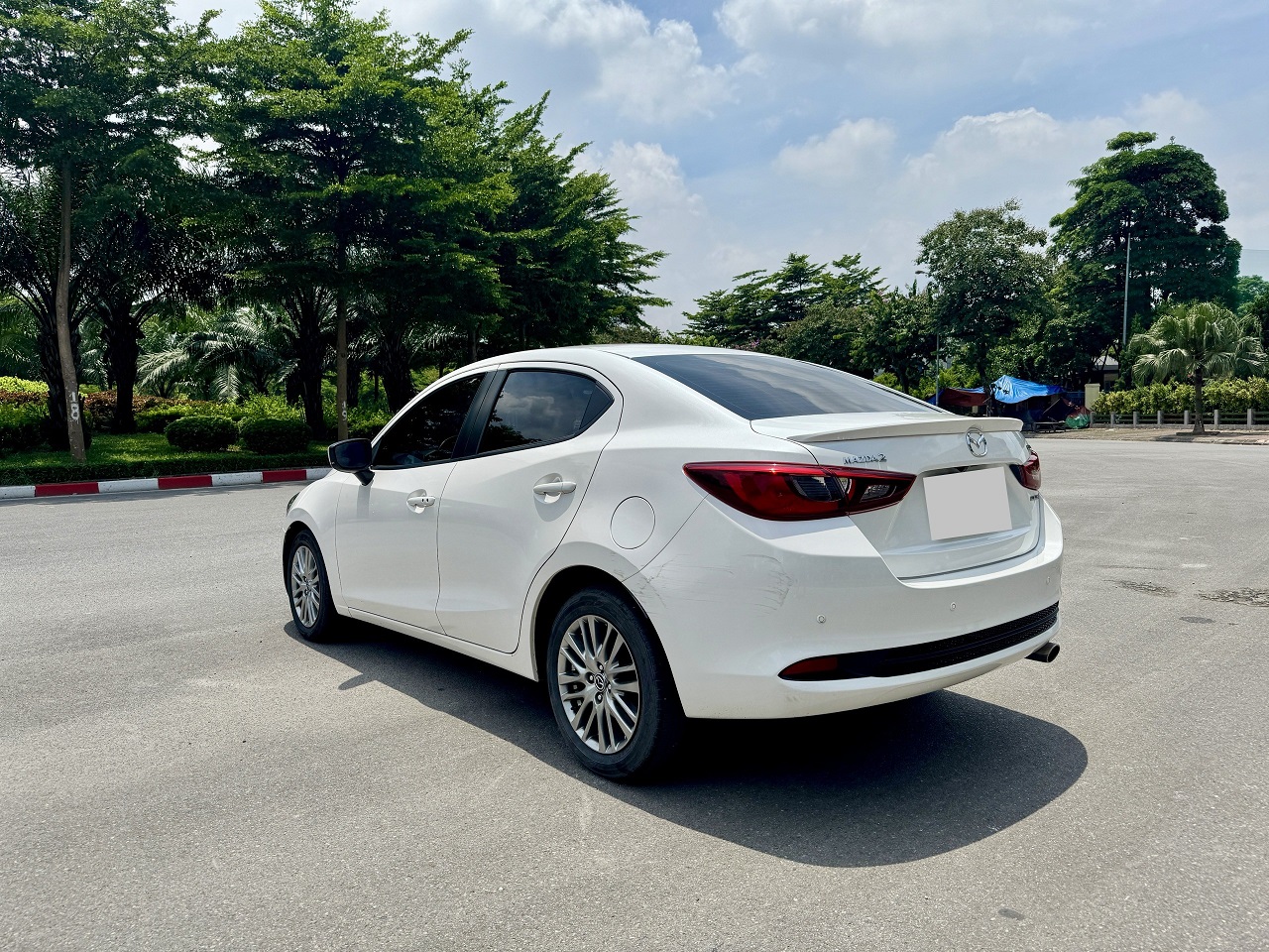 Madza 2 luxury 2022 màu trắng (đã bán)