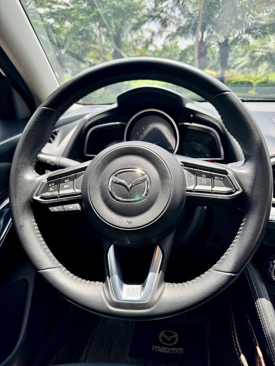 Madza 2 luxury 2022 màu trắng (đã bán)