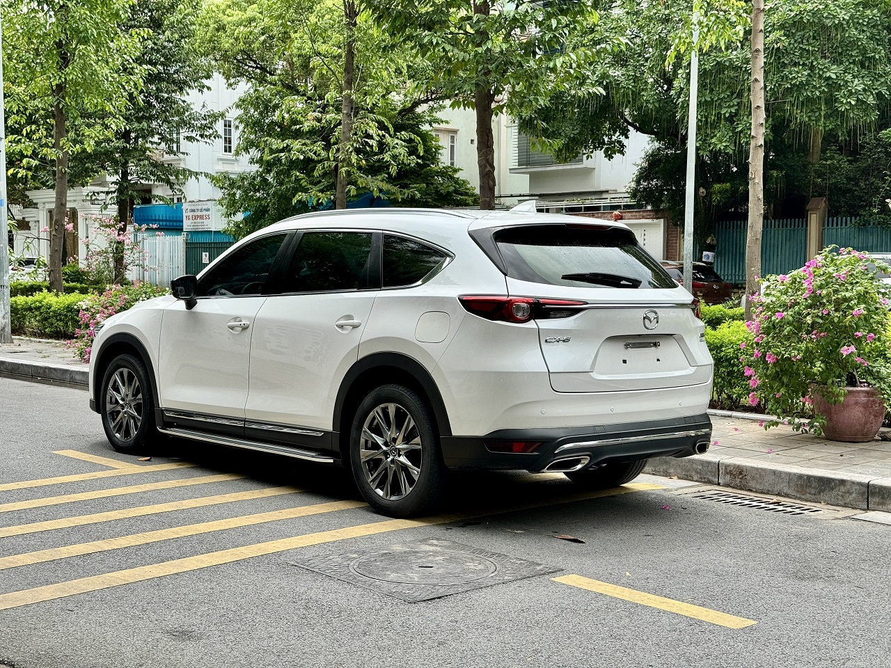 Mazda CX8 Premium 2022 màu trắng