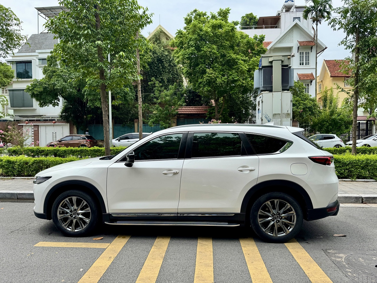 Mazda CX8 Premium 2022 màu trắng