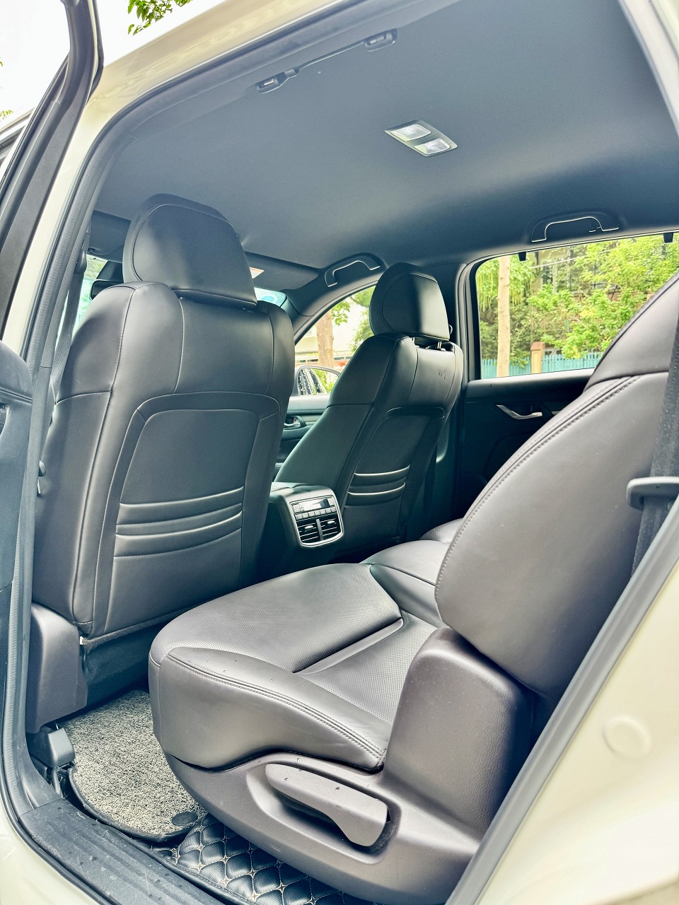 Mazda CX8 Premium 2022 màu trắng