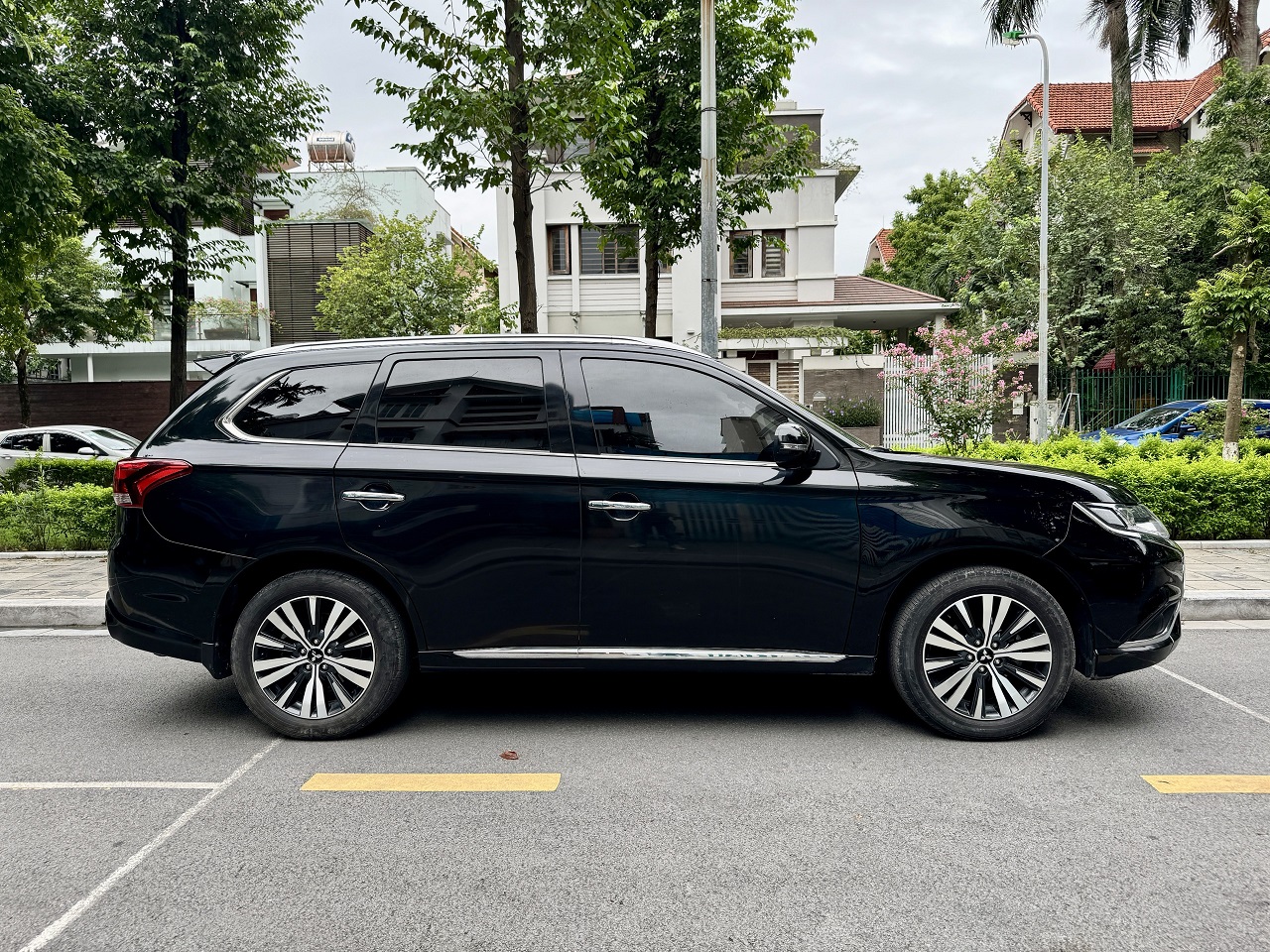 Mitsubishi Outlander 2.0 CVT 2022 màu đen (đã bán)