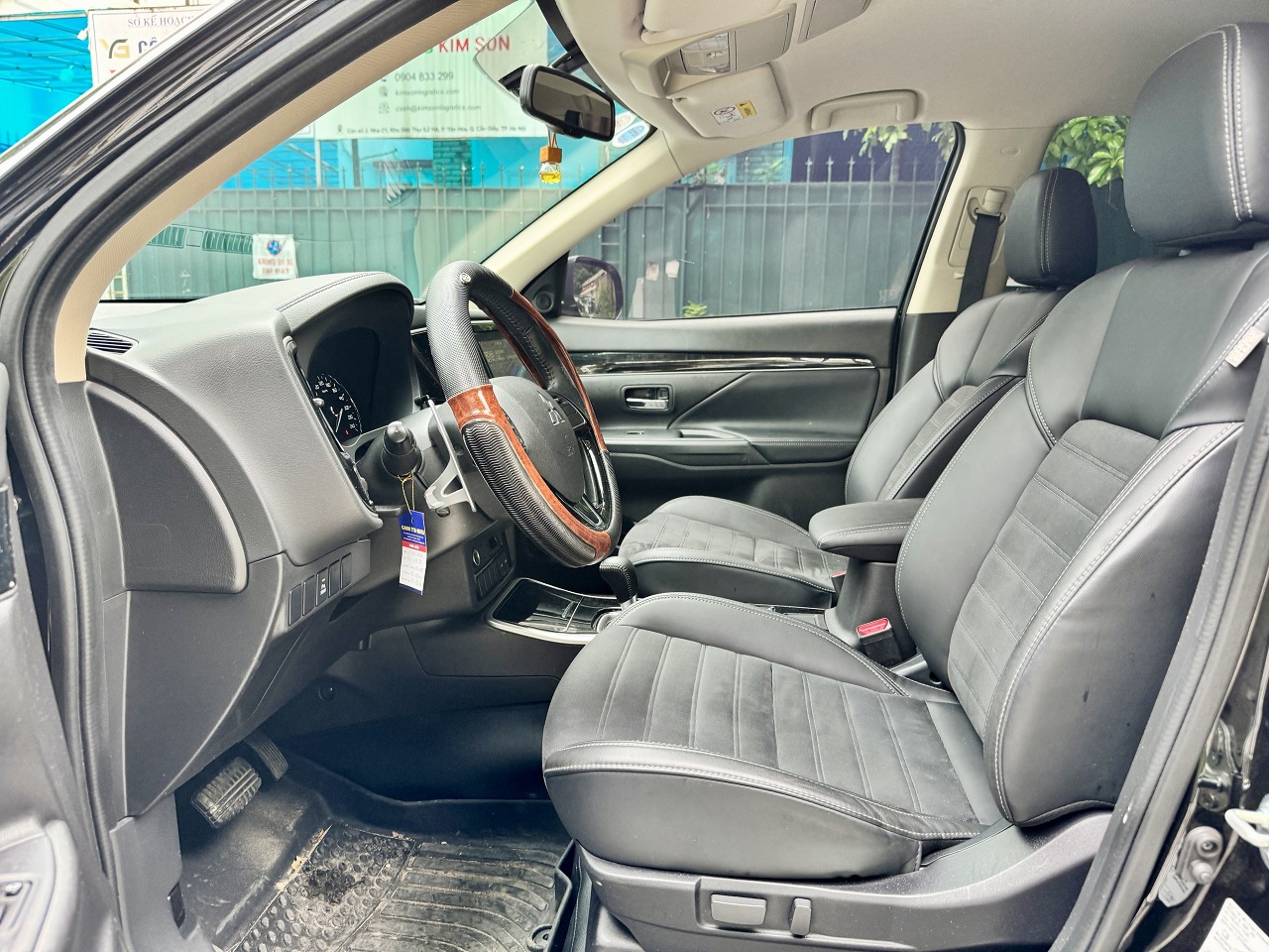 Mitsubishi Outlander 2.0 CVT 2022 màu đen (đã bán)