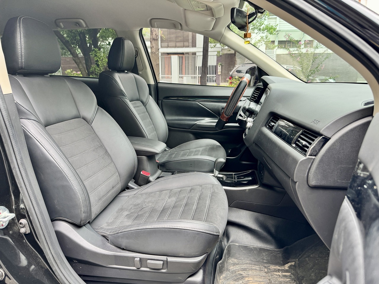 Mitsubishi Outlander 2.0 CVT 2022 màu đen (đã bán)