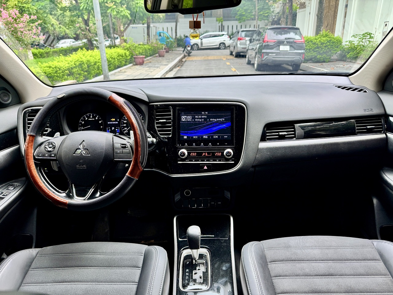 Mitsubishi Outlander 2.0 CVT 2022 màu đen (đã bán)