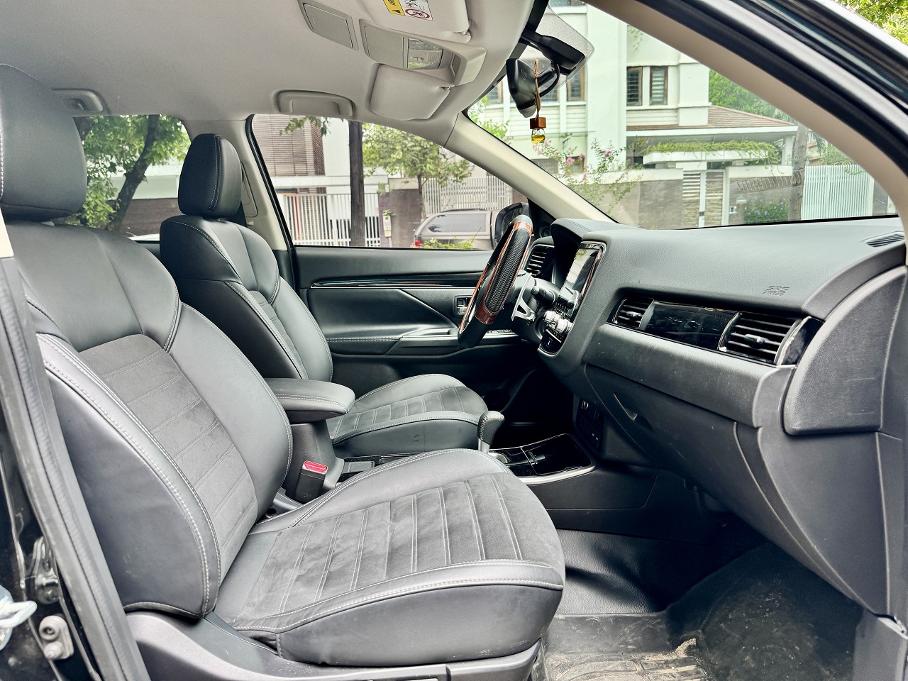 Mitsubishi Outlander 2.0 CVT 2022 màu đen (đã bán)