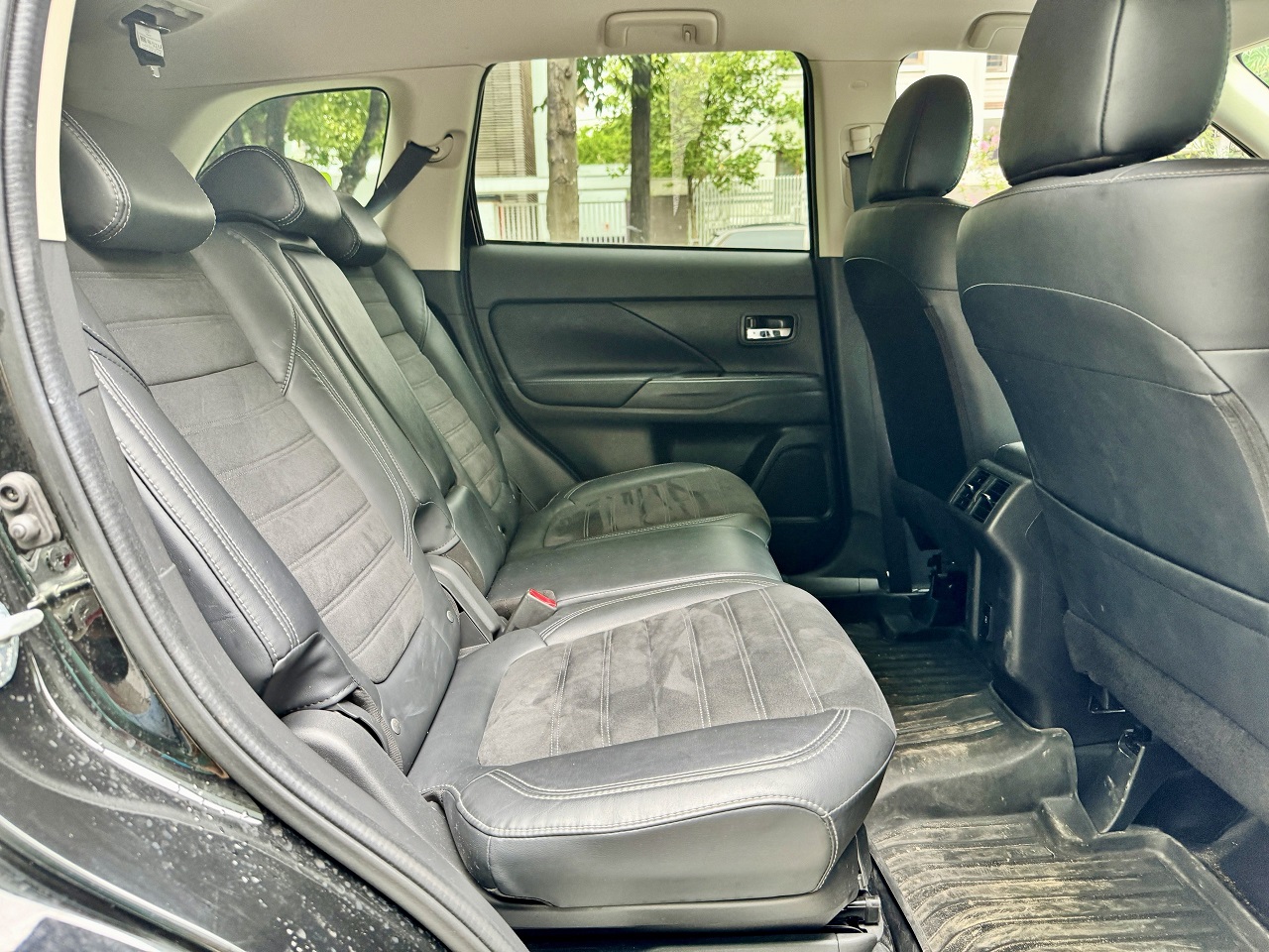 Mitsubishi Outlander 2.0 CVT 2022 màu đen (đã bán)