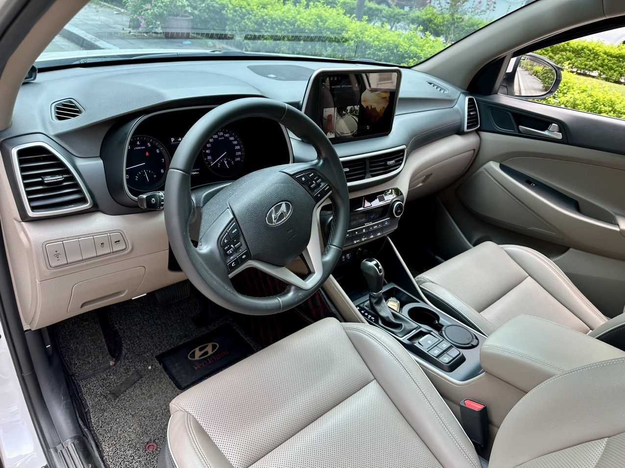 Hyundai Tucson 2.0ATH bản đặc biệt màu trắng (đã bán)