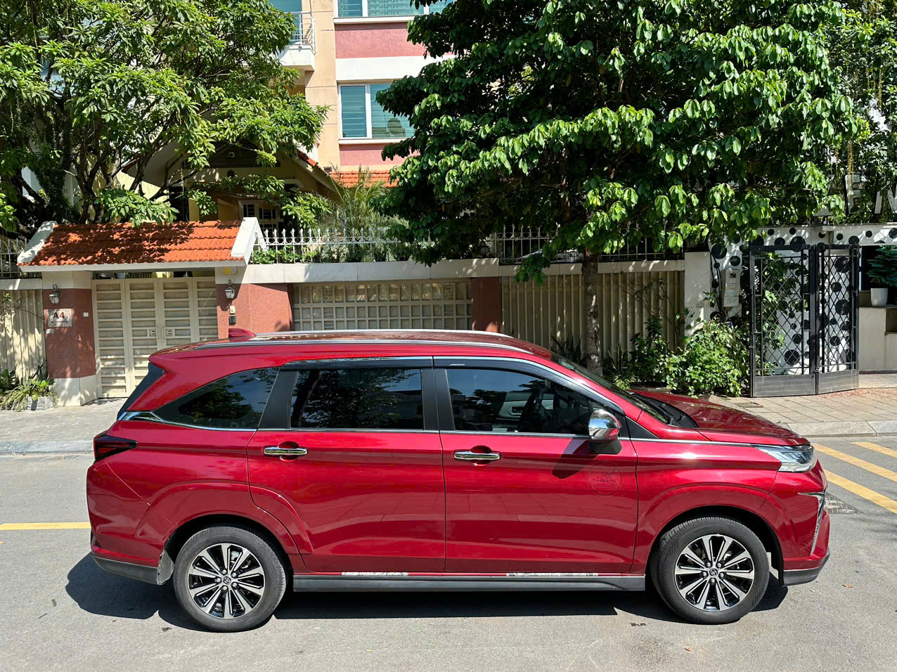 Toyota Veloz Cross 1.5CVT 2022 đăng kí lần đầu 2023 màu đỏ