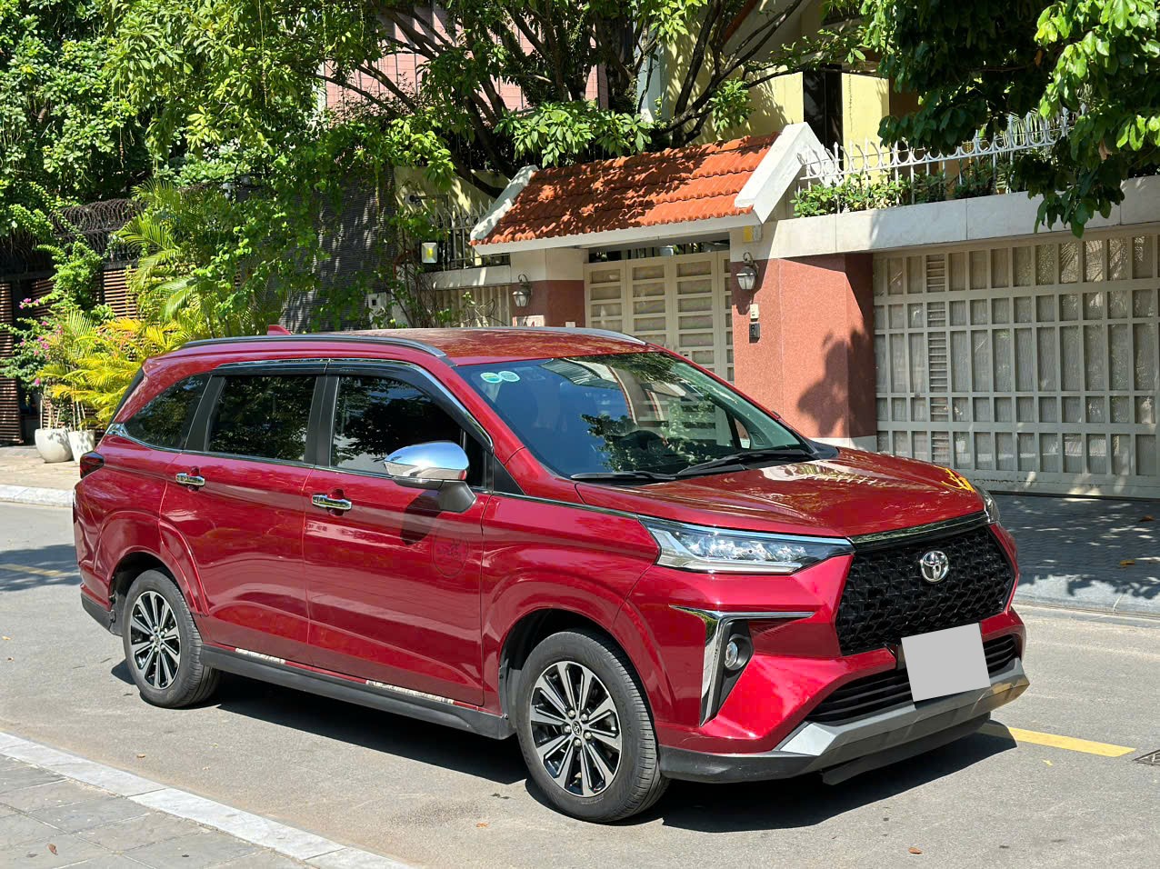 Toyota Veloz Cross 1.5CVT 2022 đăng kí lần đầu 2023 màu đỏ