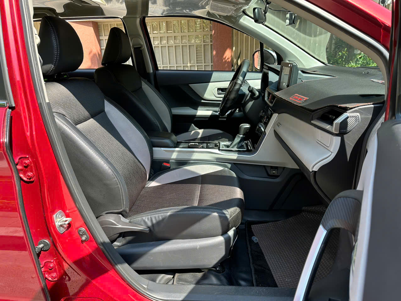 Toyota Veloz Cross 1.5CVT 2022 đăng kí lần đầu 2023 màu đỏ