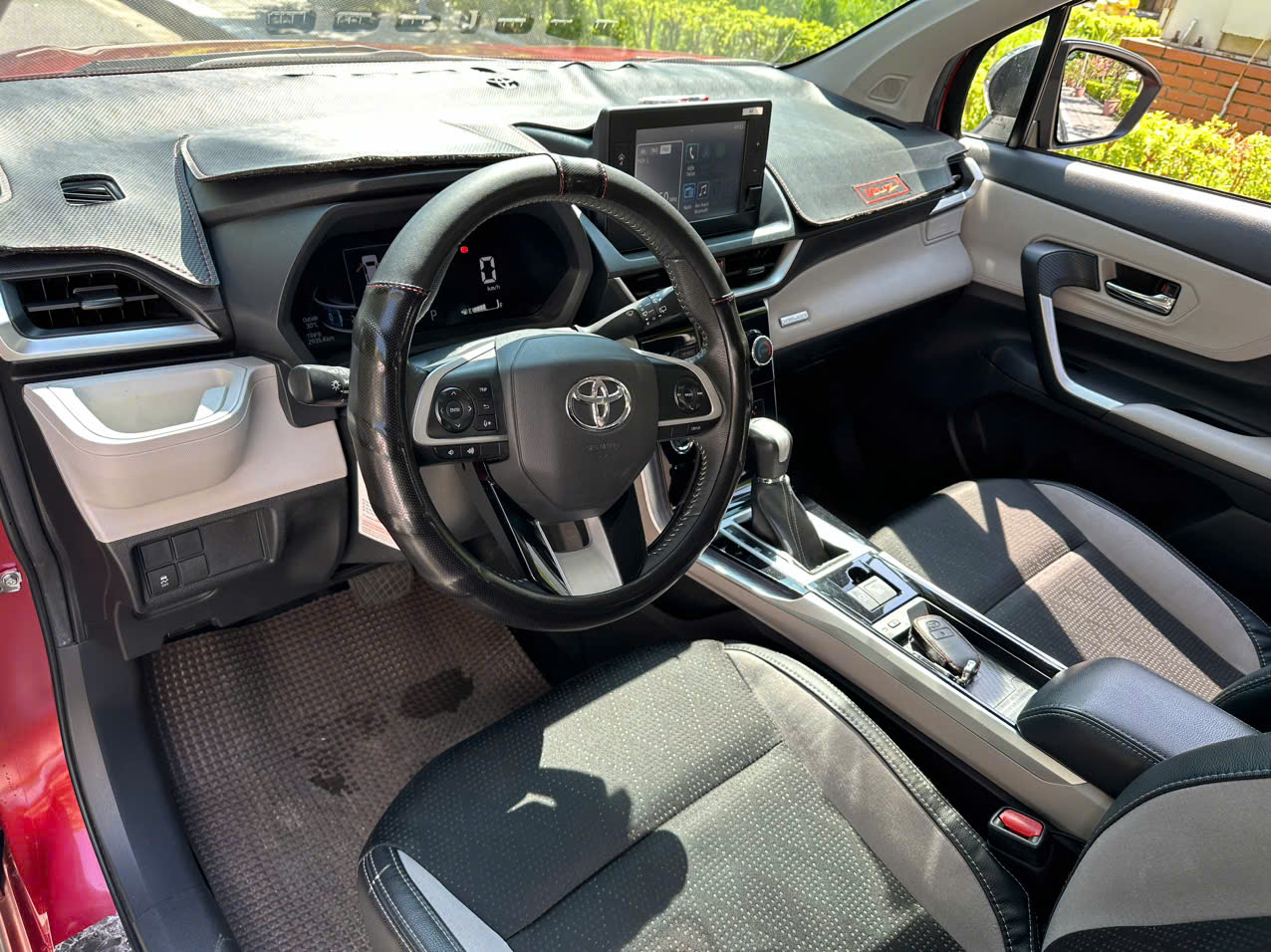 Toyota Veloz Cross 1.5CVT 2022 đăng kí lần đầu 2023 màu đỏ