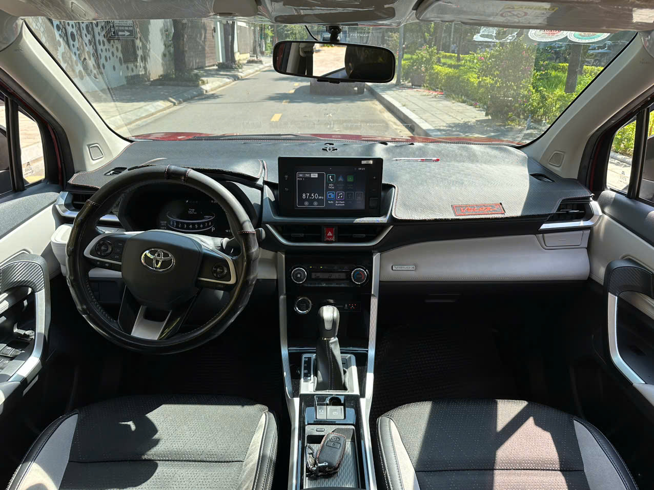 Toyota Veloz Cross 1.5CVT 2022 đăng kí lần đầu 2023 màu đỏ