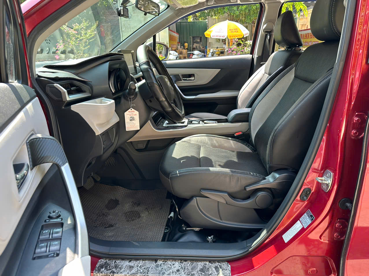 Toyota Veloz Cross 1.5CVT 2022 đăng kí lần đầu 2023 màu đỏ