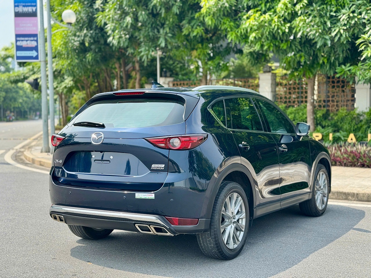 Mazda CX-5 2.0 Premium 2022 màu xanh