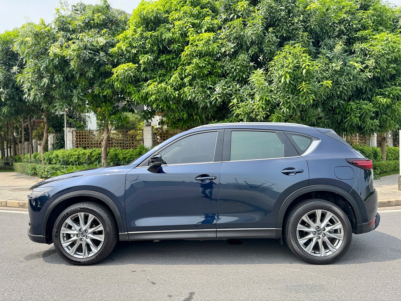 Mazda CX-5 2.0 Premium 2022 màu xanh