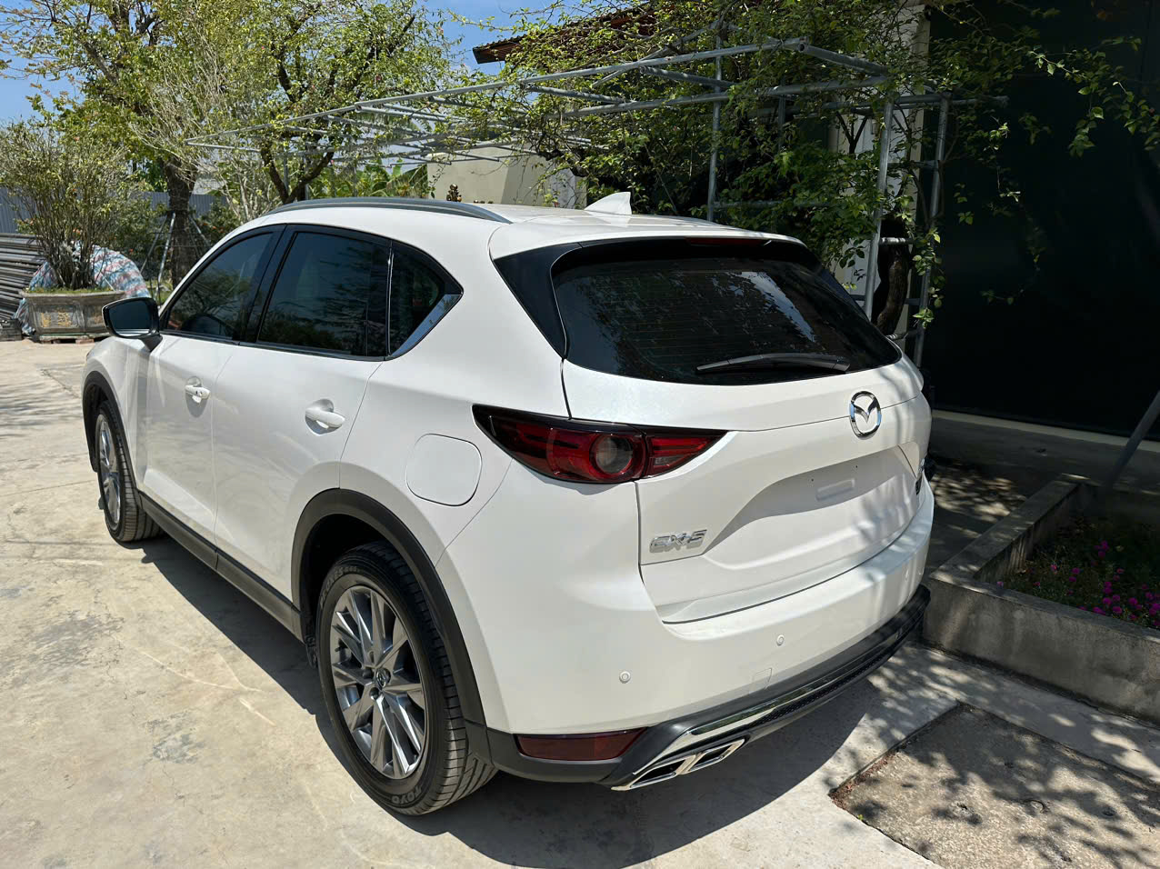 Mazda CX-5 2.0 Premium 2022 màu trắng