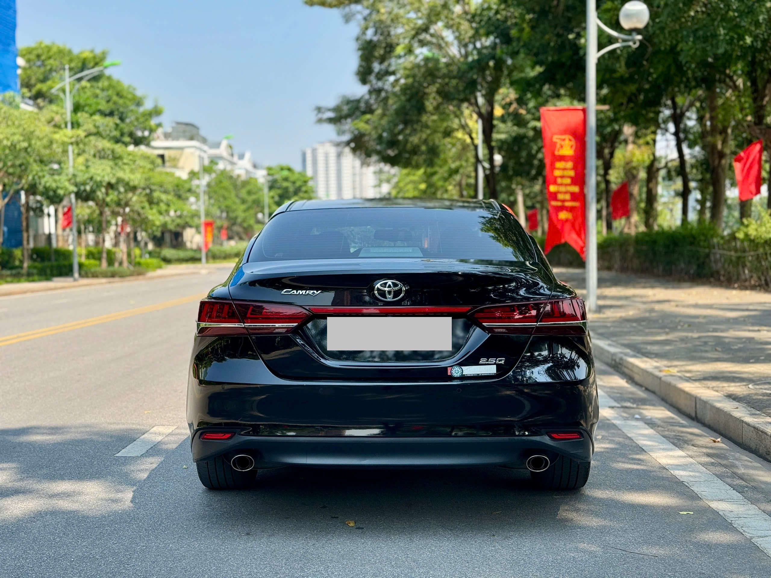 Toyota Camry 2.5Q 2019 nhập khẩu màu đen