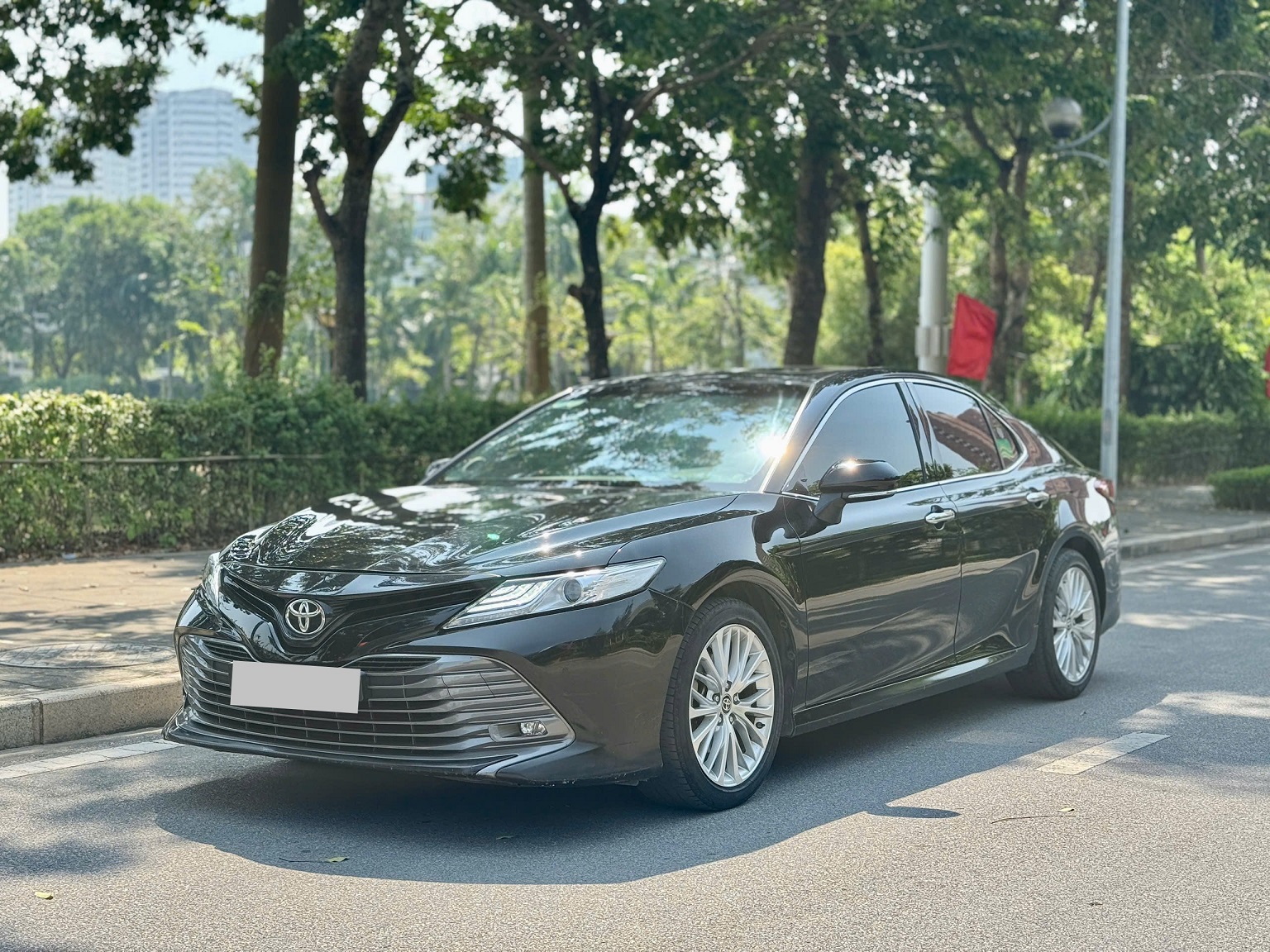 Toyota Camry 2.5Q 2019 nhập khẩu màu đen