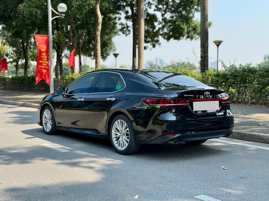 Toyota Camry 2.5Q 2019 nhập khẩu màu đen