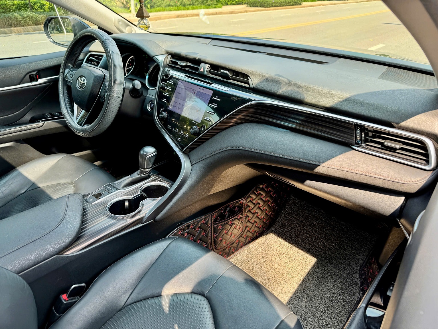Toyota Camry 2.5Q 2019 nhập khẩu màu đen