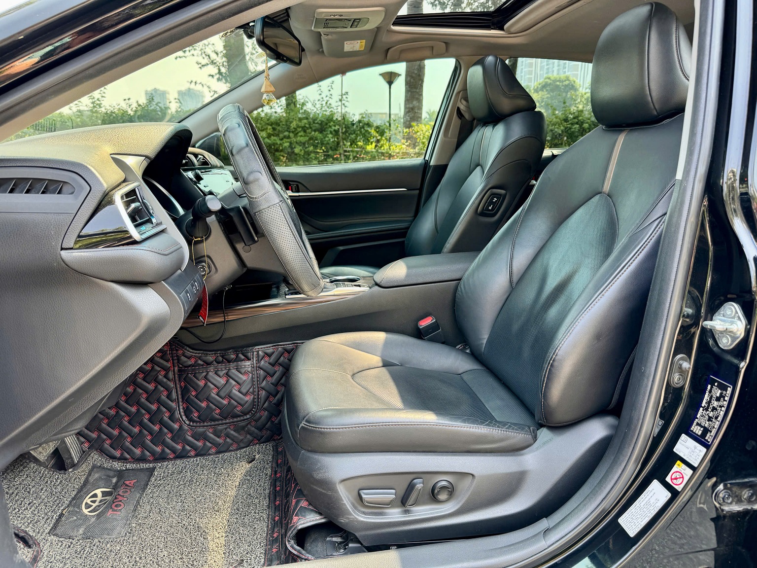 Toyota Camry 2.5Q 2019 nhập khẩu màu đen