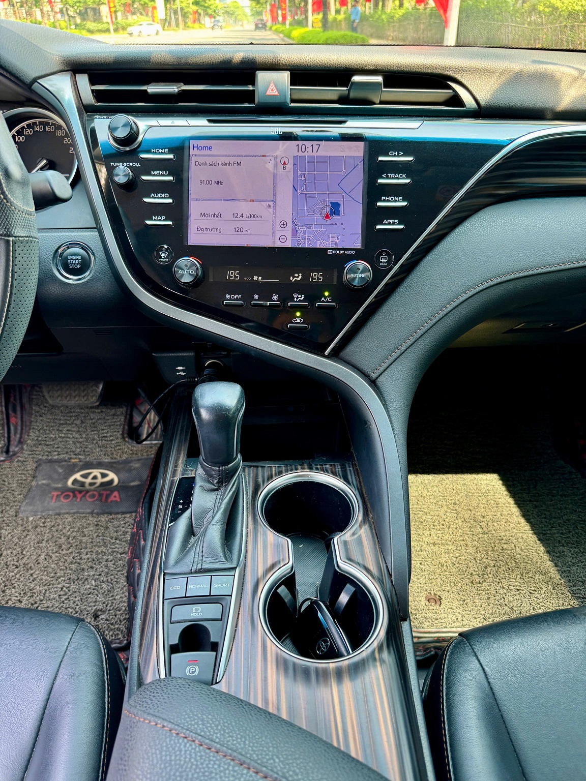 Toyota Camry 2.5Q 2019 nhập khẩu màu đen