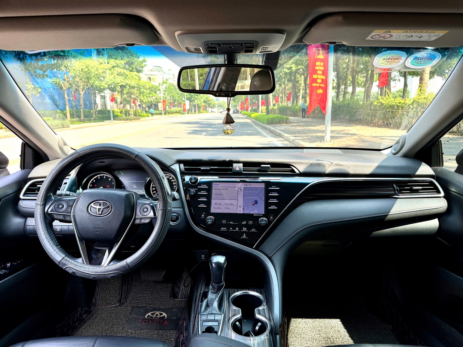 Toyota Camry 2.5Q 2019 nhập khẩu màu đen