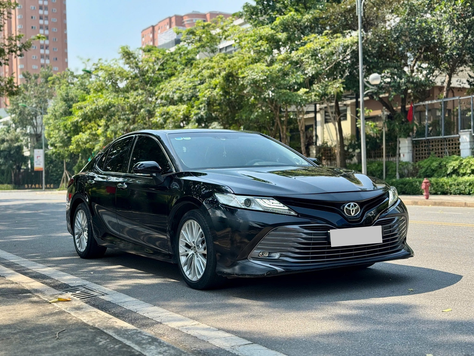 Toyota Camry 2.5Q 2019 nhập khẩu màu đen