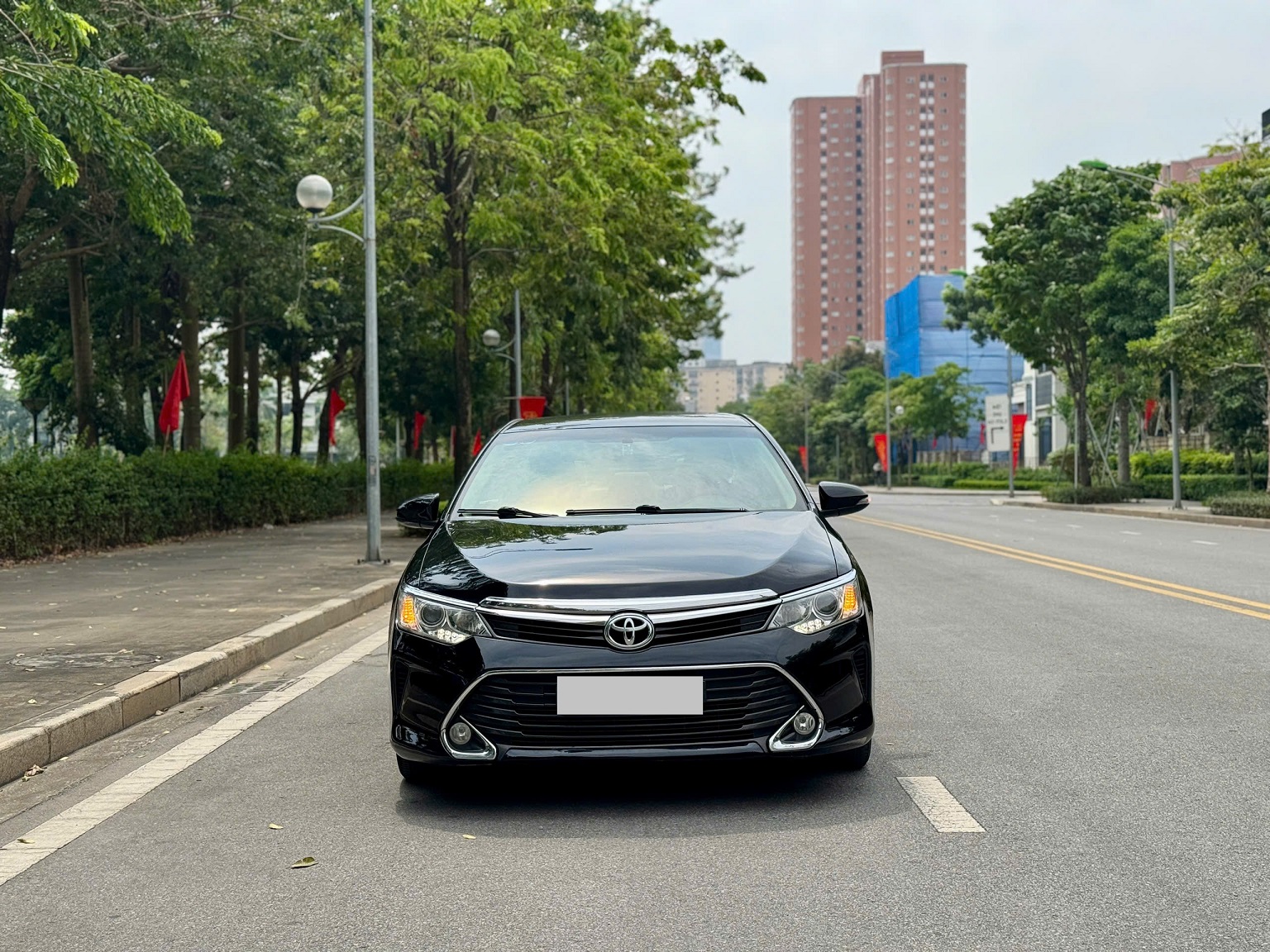 Toyota Camry 2.0E 2017  màu đen