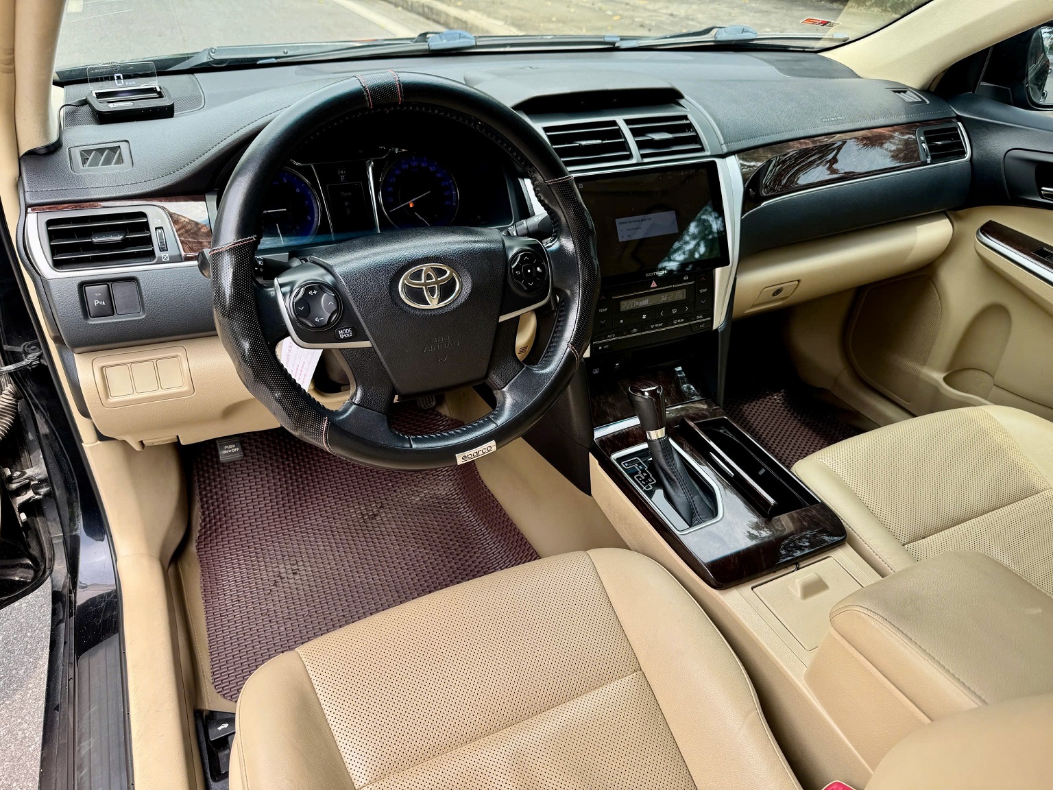 Toyota Camry 2.0E 2017  màu đen
