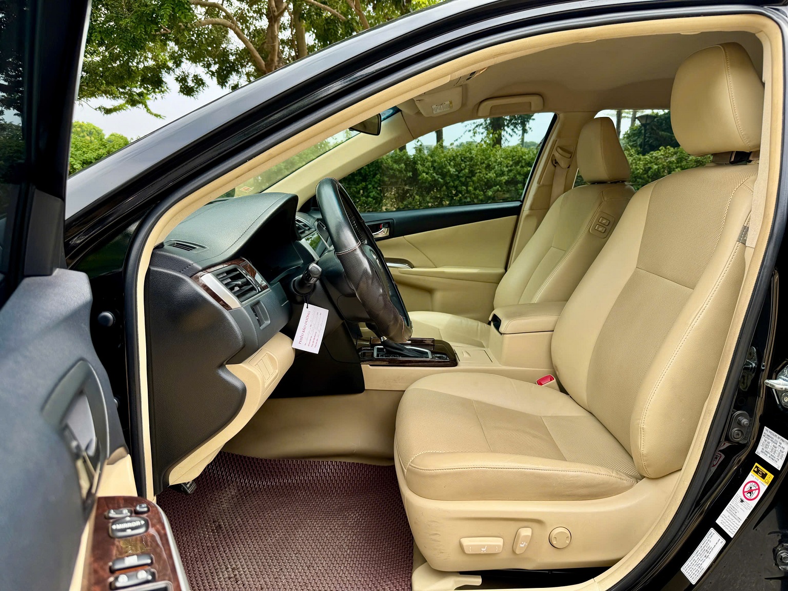Toyota Camry 2.0E 2017  màu đen