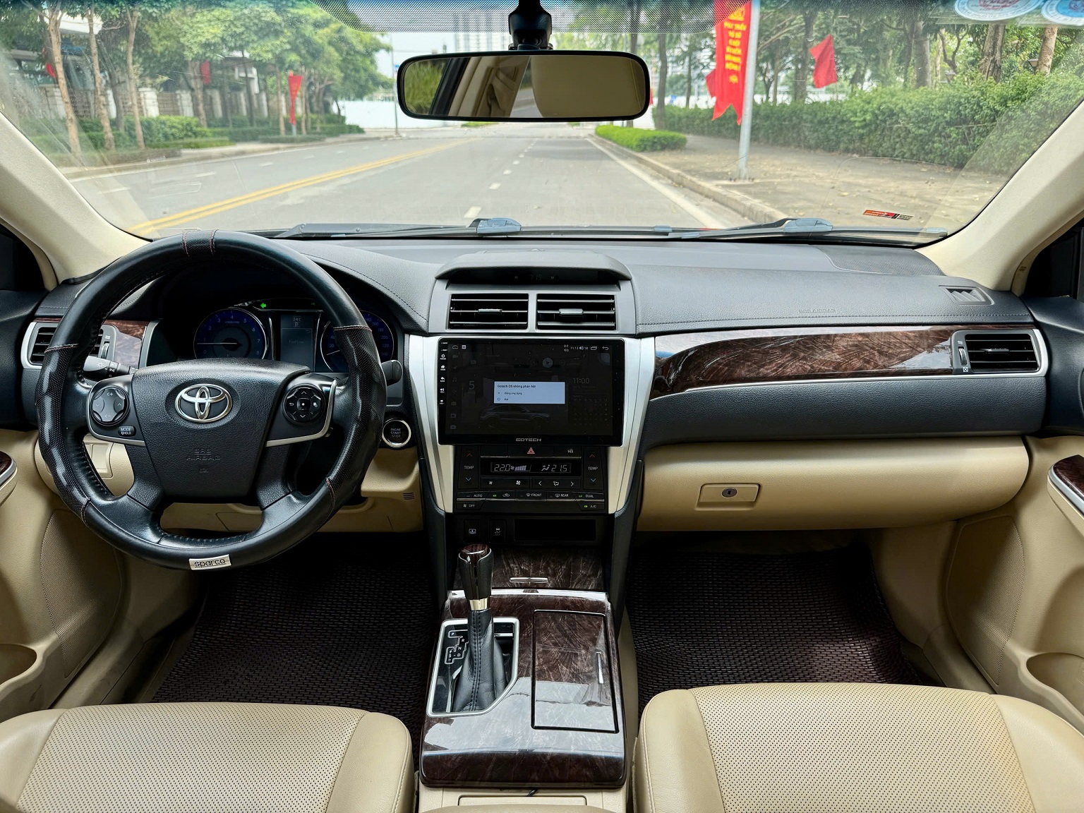 Toyota Camry 2.0E 2017  màu đen