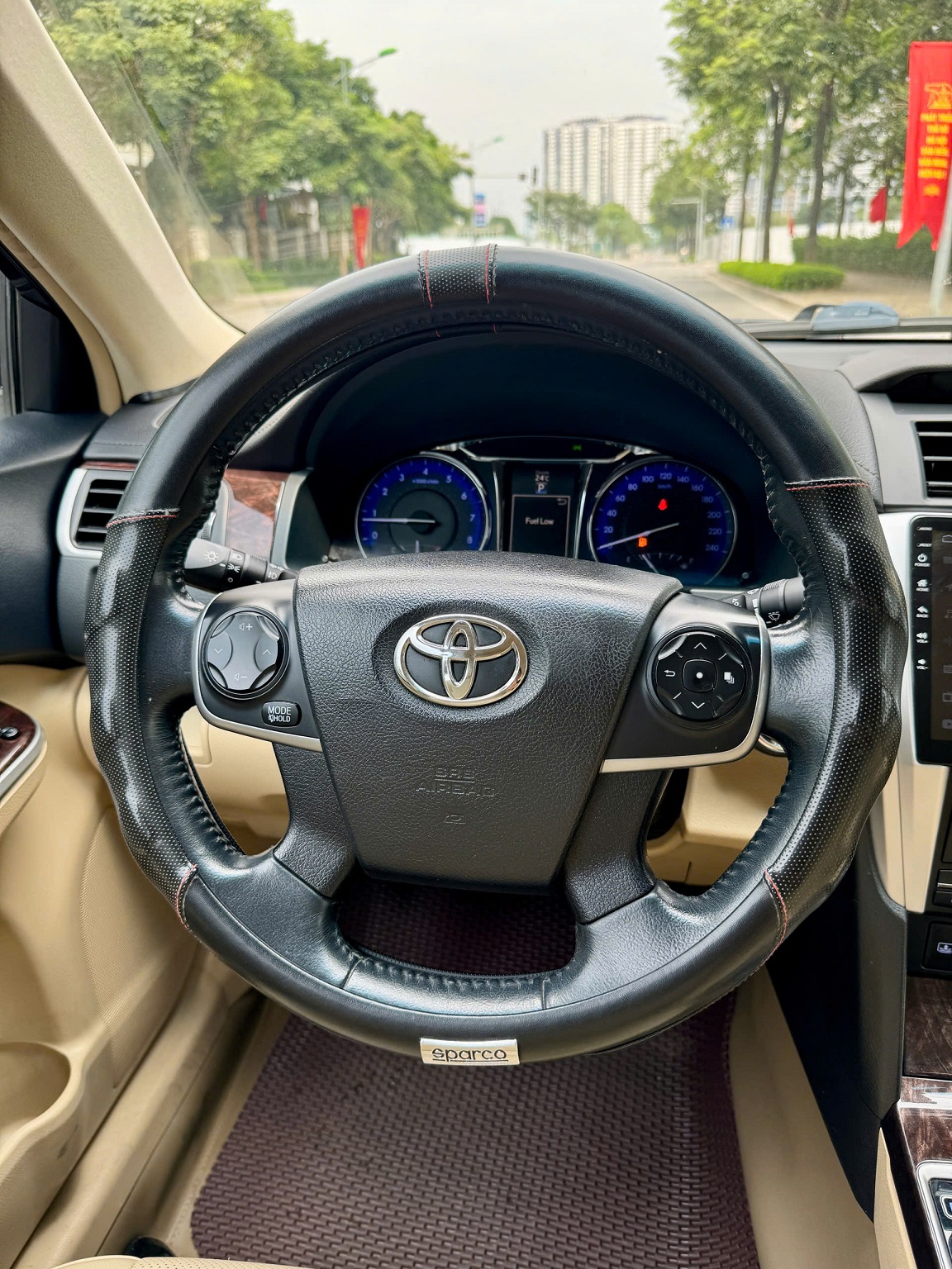 Toyota Camry 2.0E 2017  màu đen
