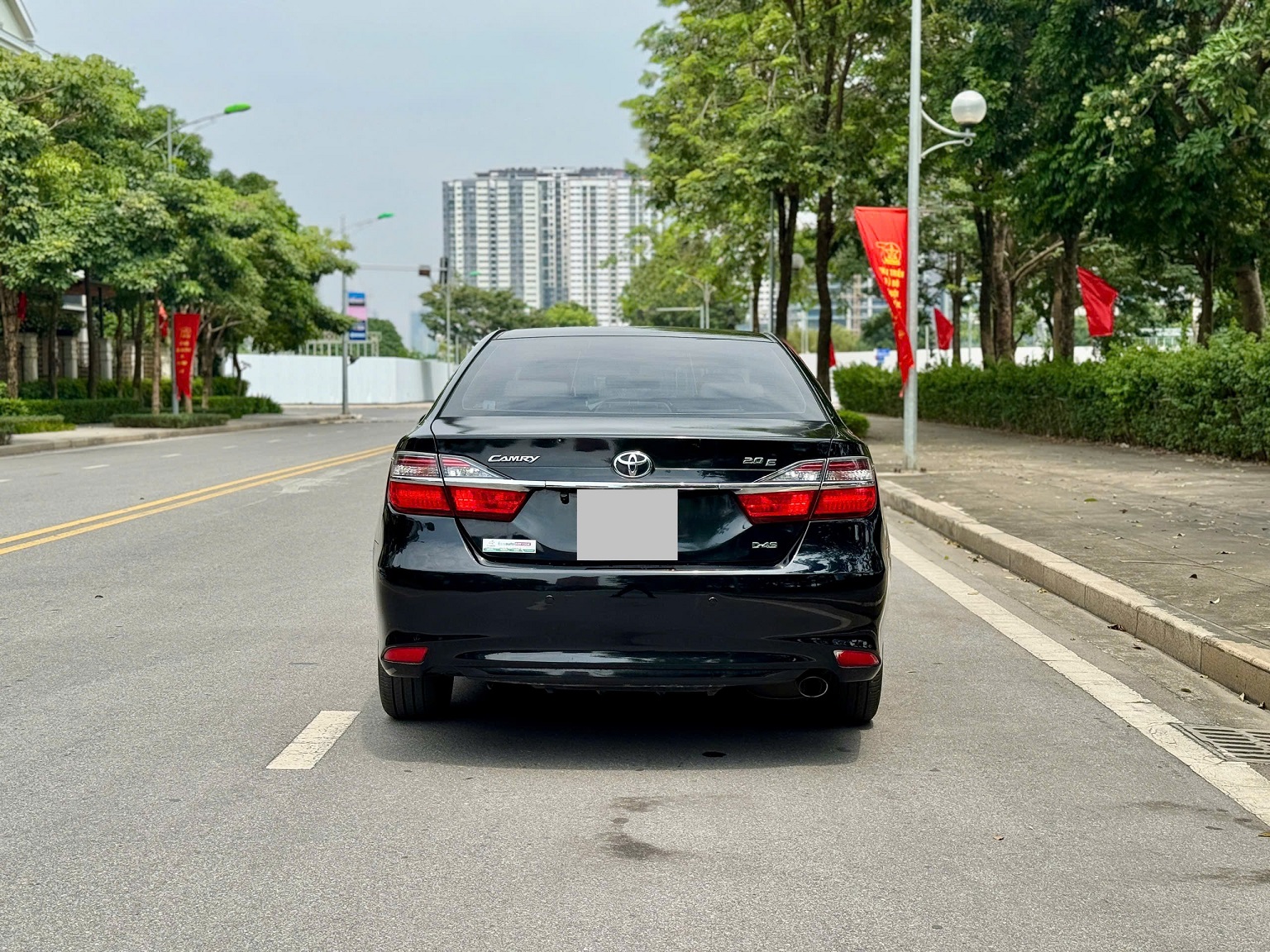 Toyota Camry 2.0E 2017  màu đen