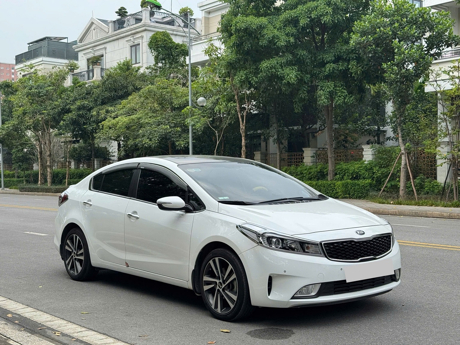Kia Cerato 1.6 AT 2018 màu trắng