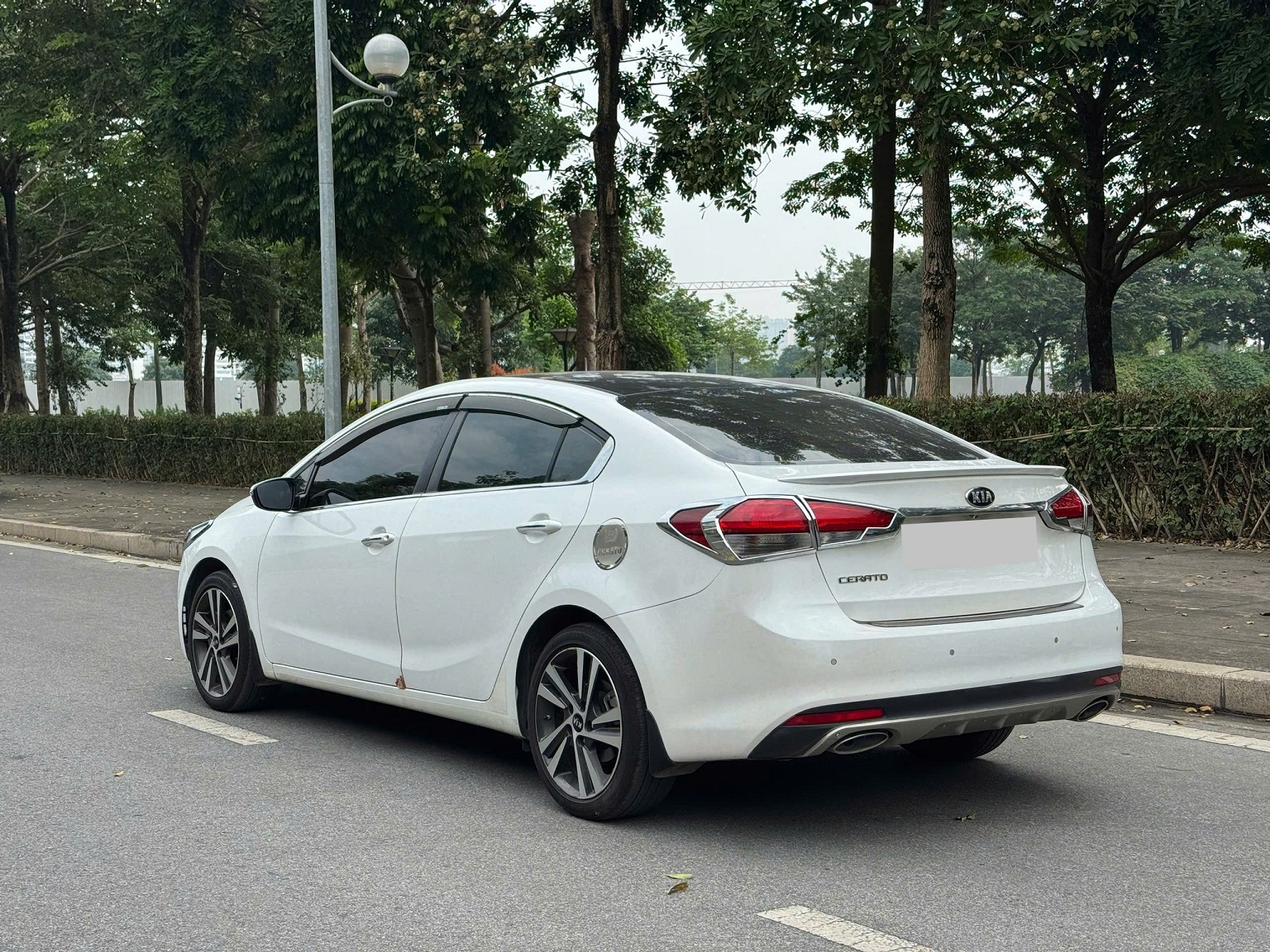 Kia Cerato 1.6 AT 2018 màu trắng
