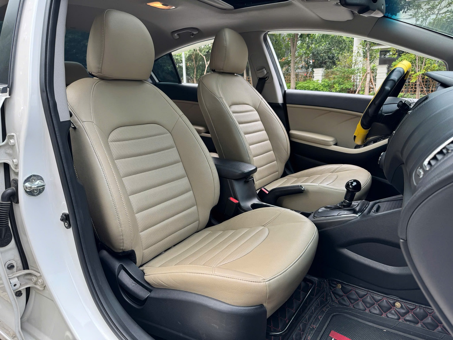 Kia Cerato 1.6 AT 2018 màu trắng