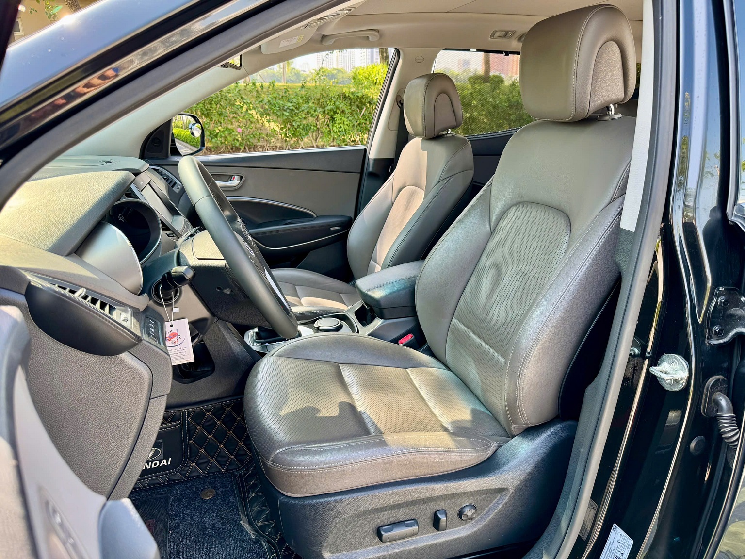 Hyundai Santafe 2.4L máy xăng cao cấp 2018 màu đen