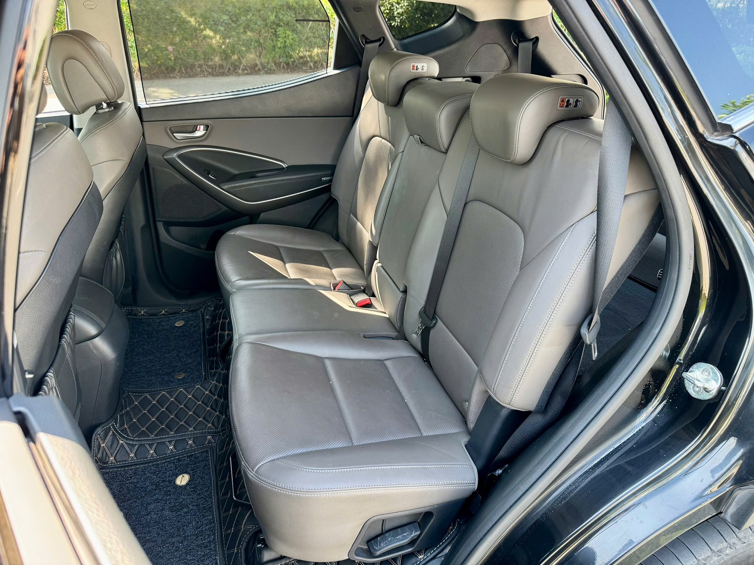 Hyundai Santafe 2.4L máy xăng cao cấp 2018 màu đen