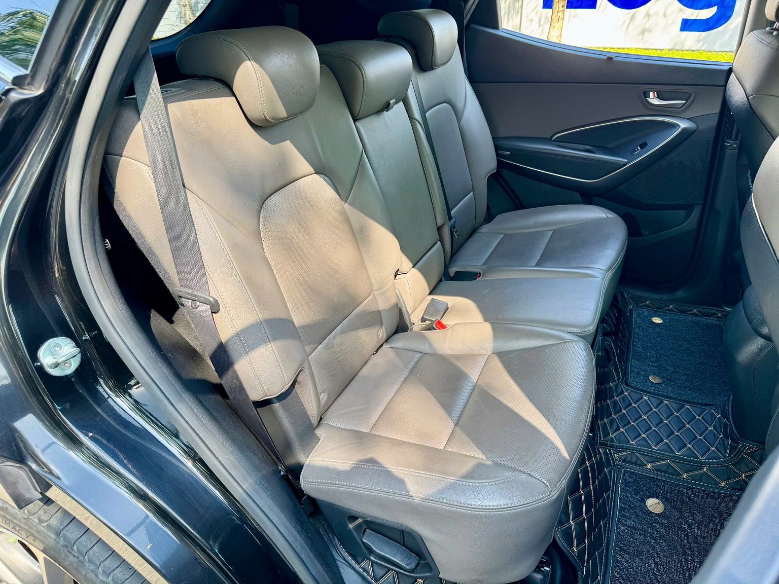 Hyundai Santafe 2.4L máy xăng cao cấp 2018 màu đen