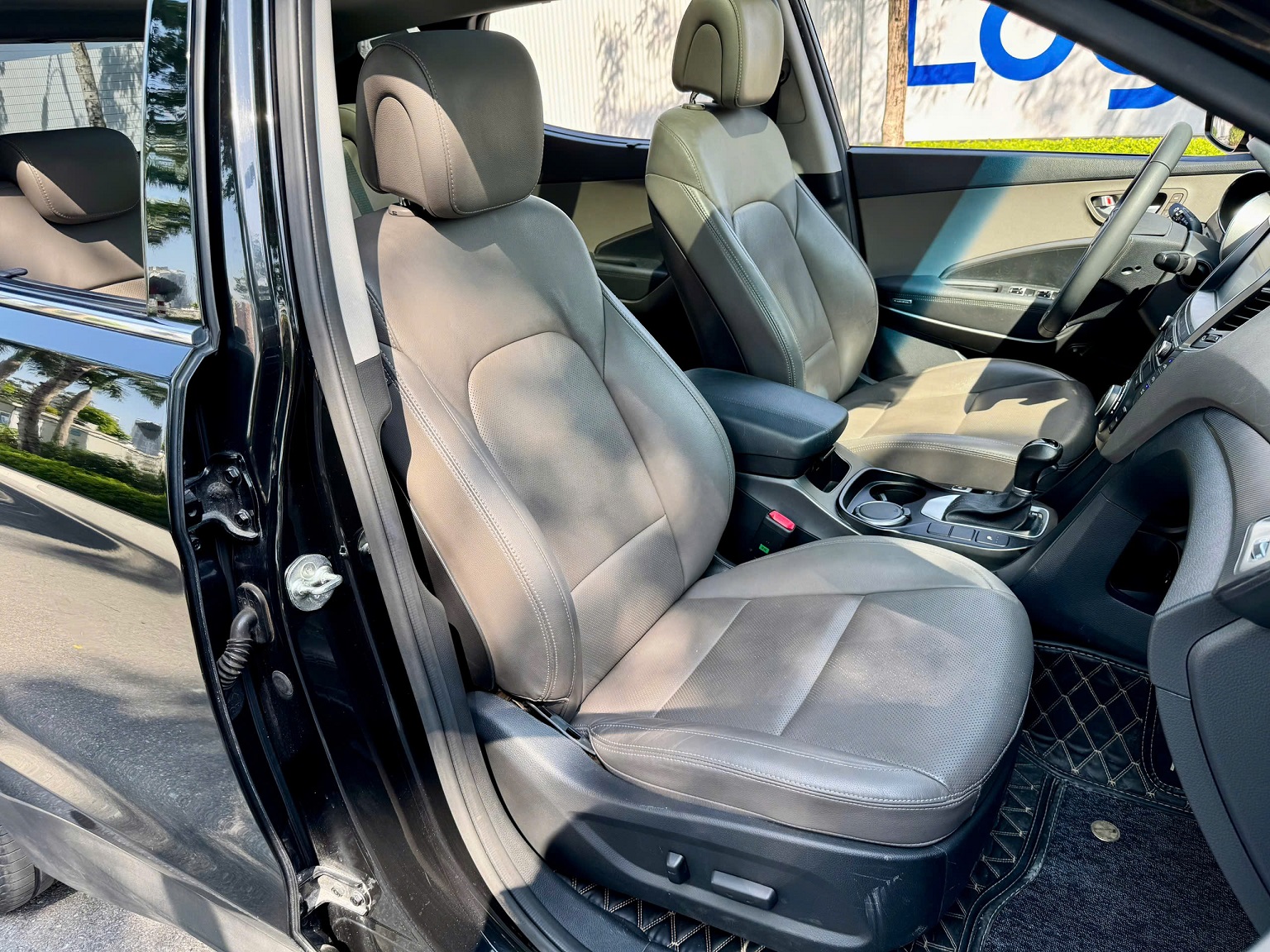 Hyundai Santafe 2.4L máy xăng cao cấp 2018 màu đen