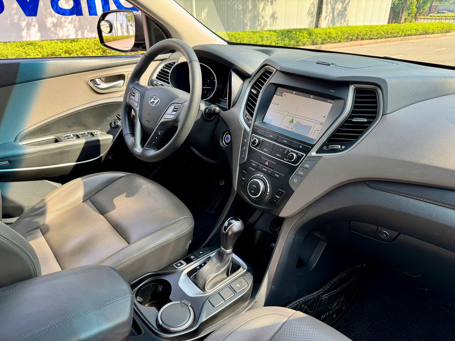 Hyundai Santafe 2.4L máy xăng cao cấp 2018 màu đen