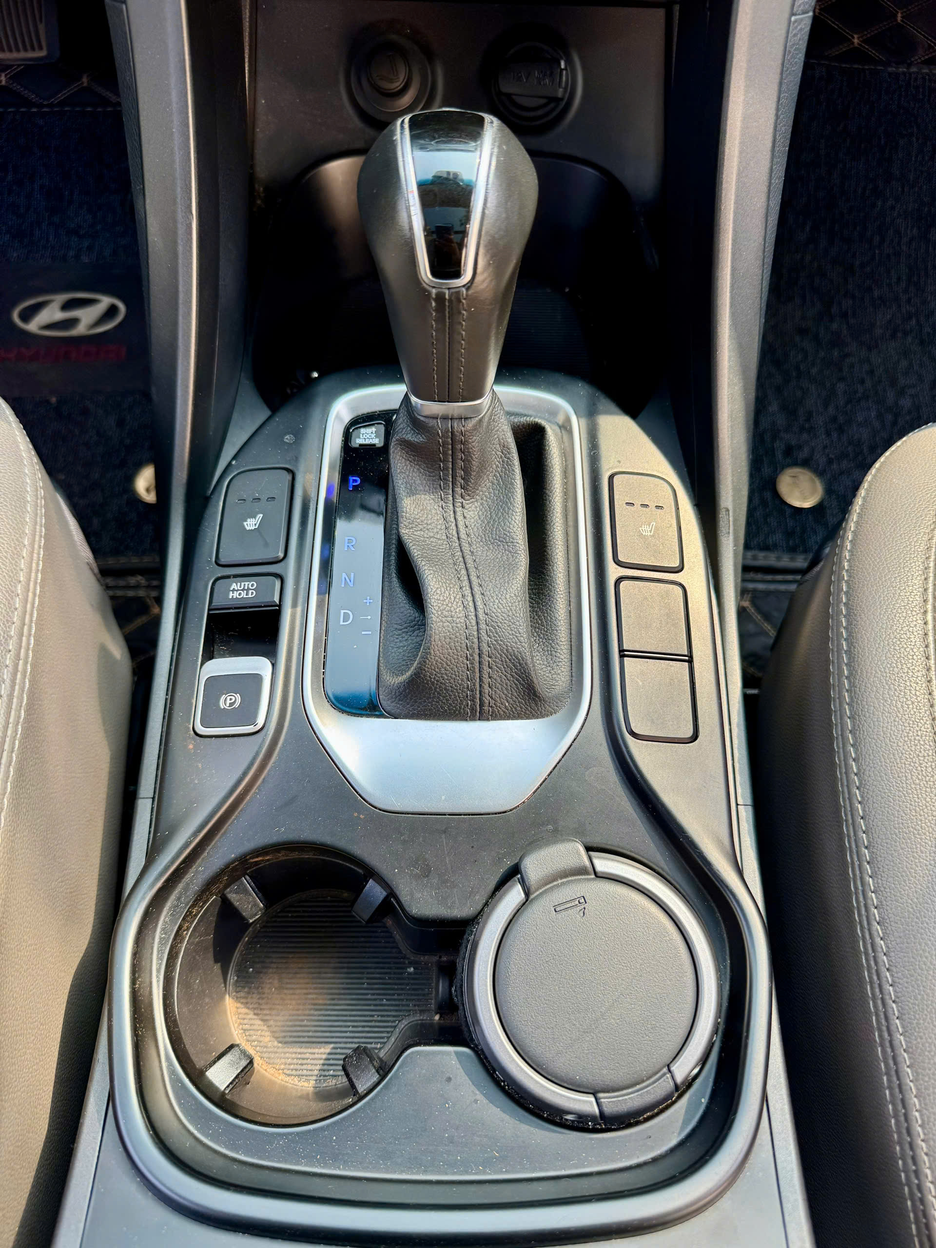 Hyundai Santafe 2.4L máy xăng cao cấp 2018 màu đen