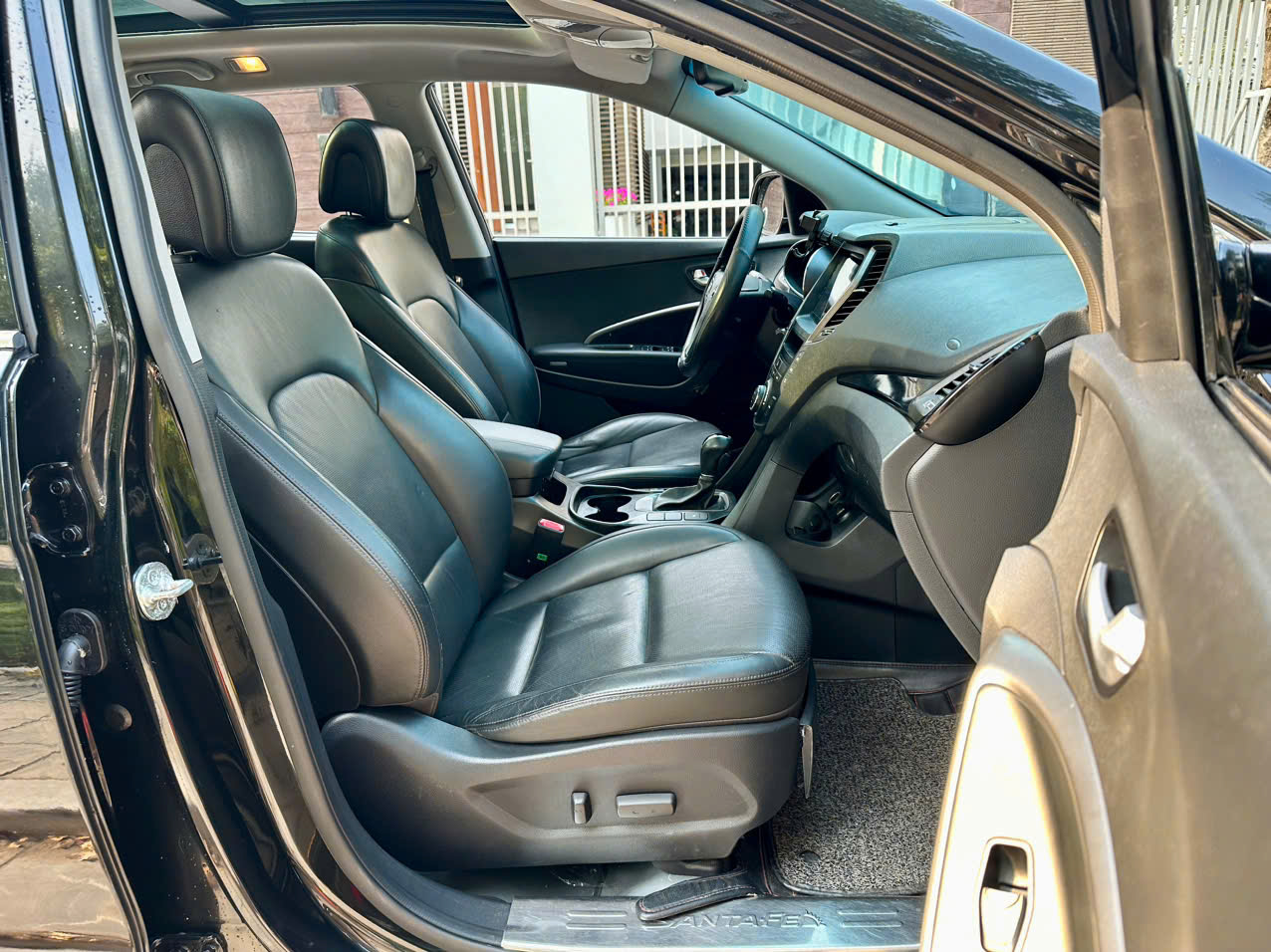 Hyundai Santafe 2.4L 4WD 2015 màu đen