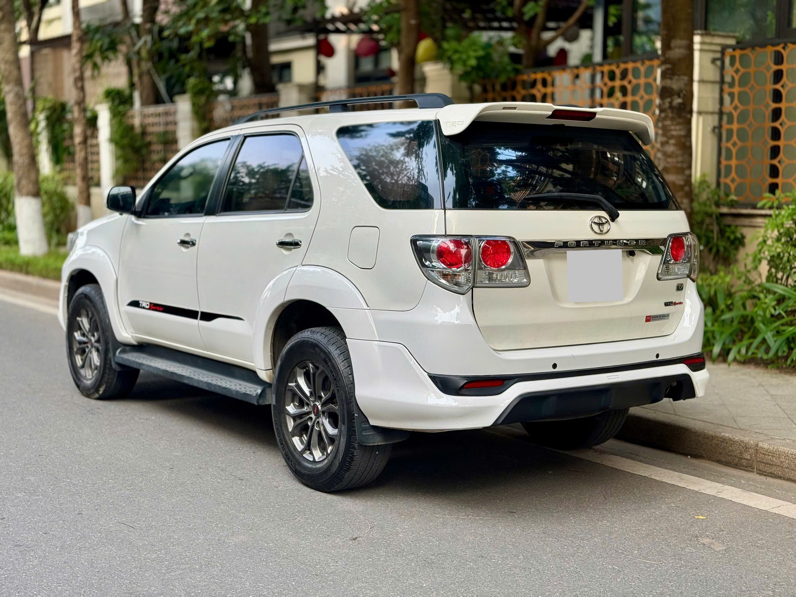 Toyota Fortuner Sportivo 4x2AT 2014 màu trắng