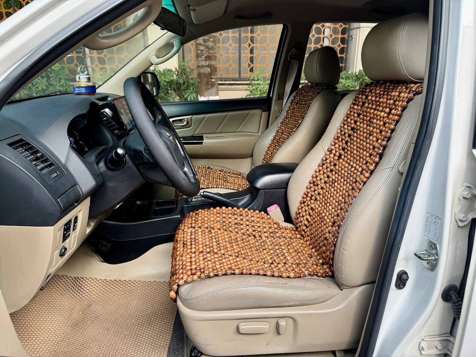 Toyota Fortuner Sportivo 4x2AT 2014 màu trắng