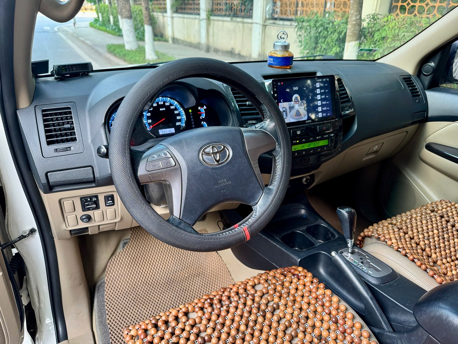 Toyota Fortuner Sportivo 4x2AT 2014 màu trắng