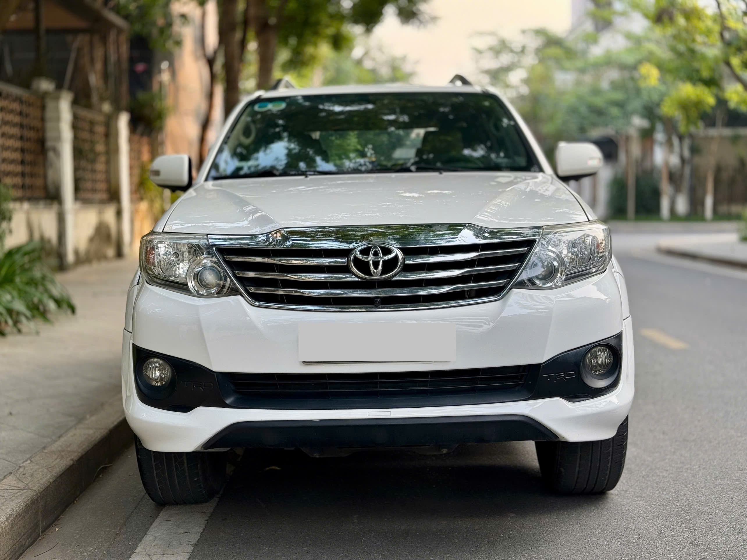 Toyota Fortuner Sportivo 4x2AT 2014 màu trắng
