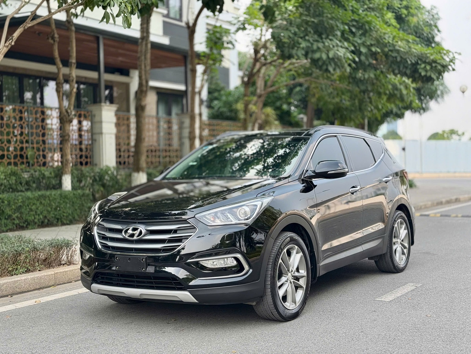 Hyundai Santafe 2.4L máy xăng cao cấp 2018 màu đen